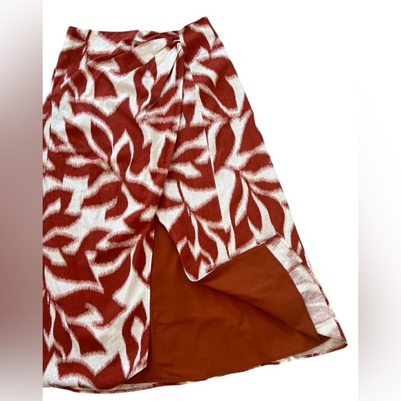 Banana Republic Matching Set – Crop Top (Size 2) & Tulip Midi Skirt (Size 4) - Picture 14 of 14